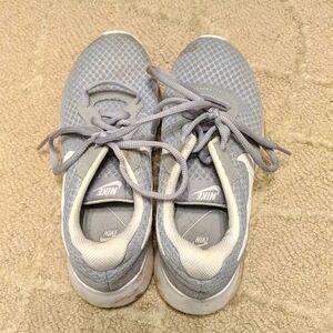 Size 6.5 women's Nike Tennis Shoes Used Sneakers